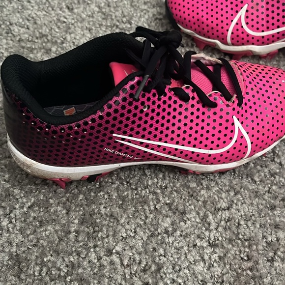 Good soccer cleats if you have a daughter that plays soccer - Picture 4 of 5